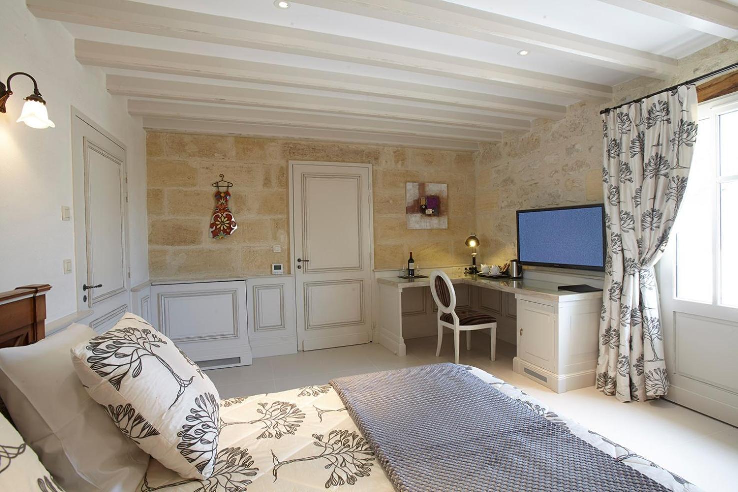Chateau La Rose Perriere Lussac  Стая снимка